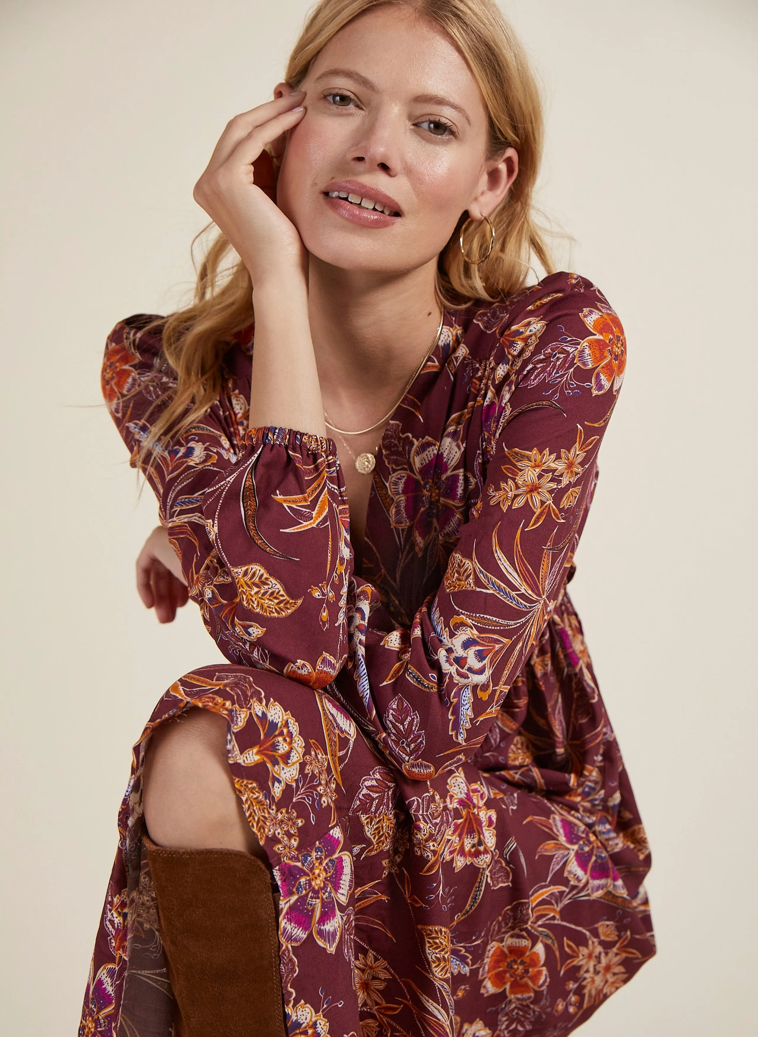 Gwyneth LENZING™ ECOVERO™ V-Neck Midi Dress | Garnet Woodland Print