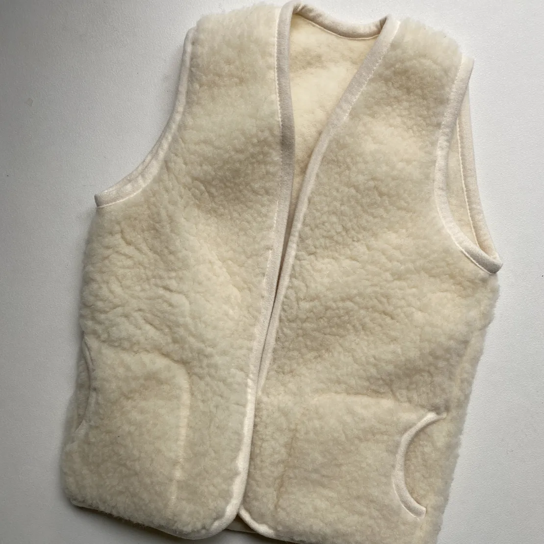 MAMA Clara 100% Wool Vest (Milk)