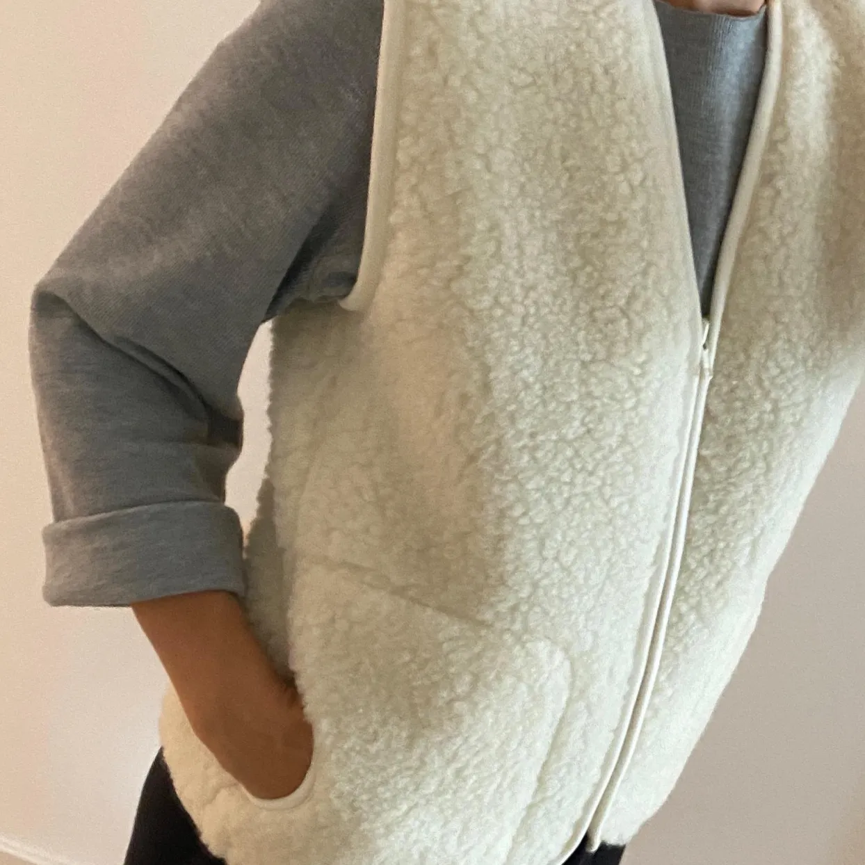MAMA Clara 100% Wool Vest (Milk)
