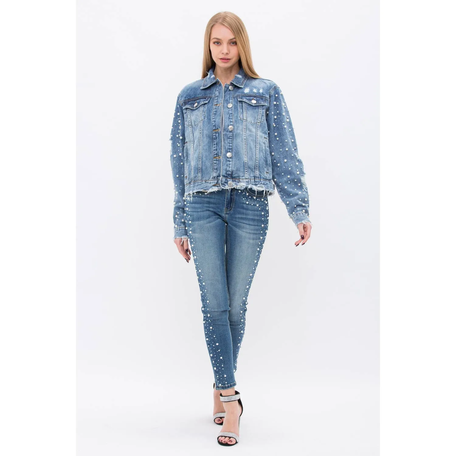 PEARL EMBELLISHED SLEEVE FRAYED DENIM JACKET: DENIM / XL