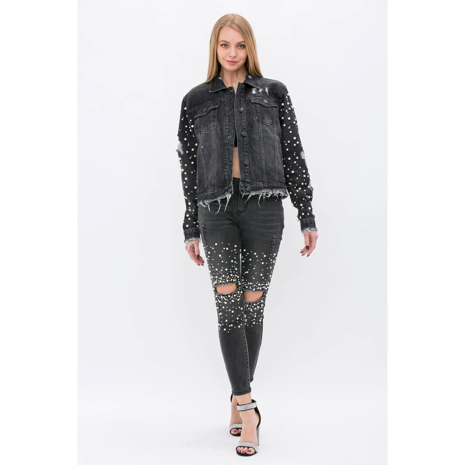 PEARL EMBELLISHED SLEEVE FRAYED DENIM JACKET: DENIM / XL