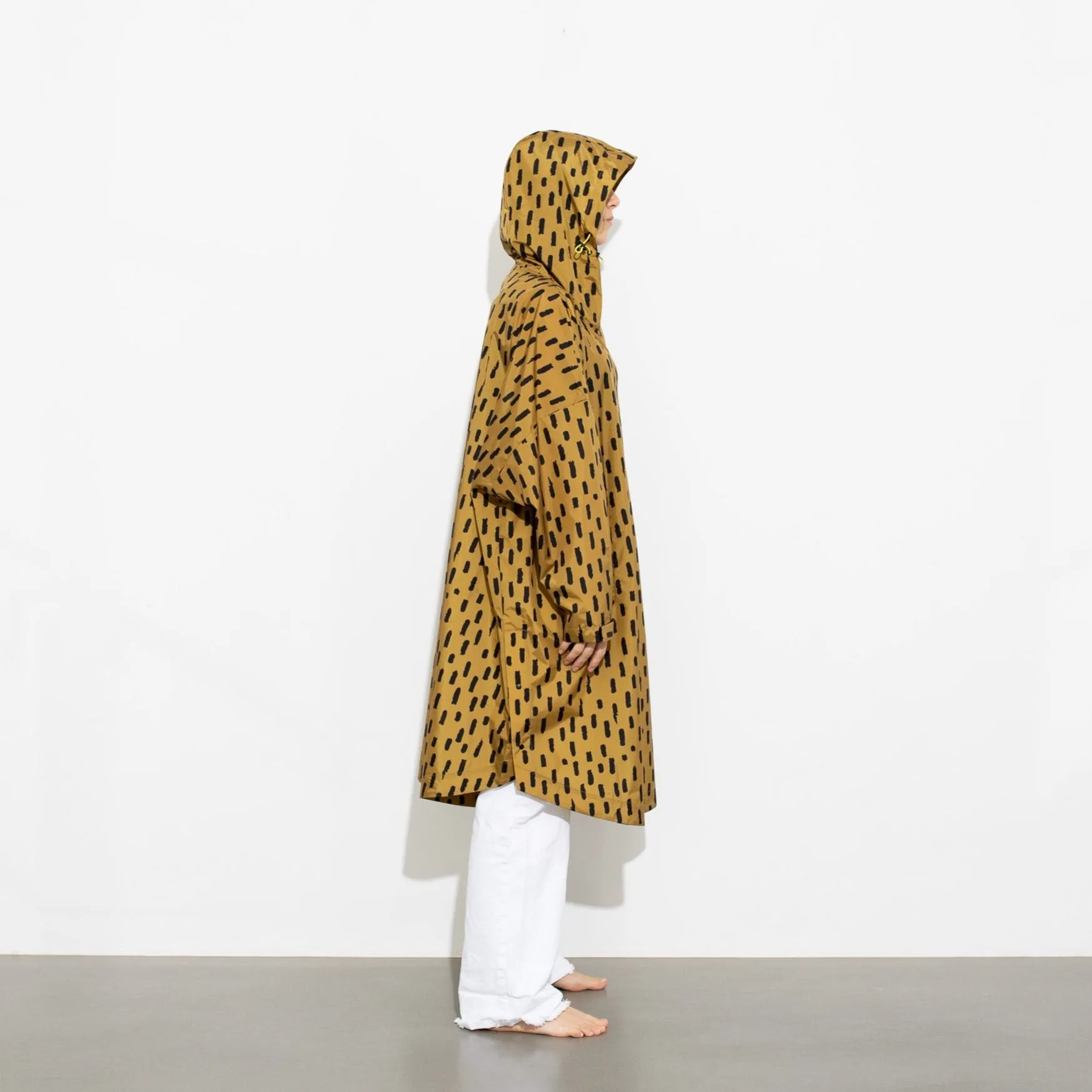 Raincoat drops mustard/black