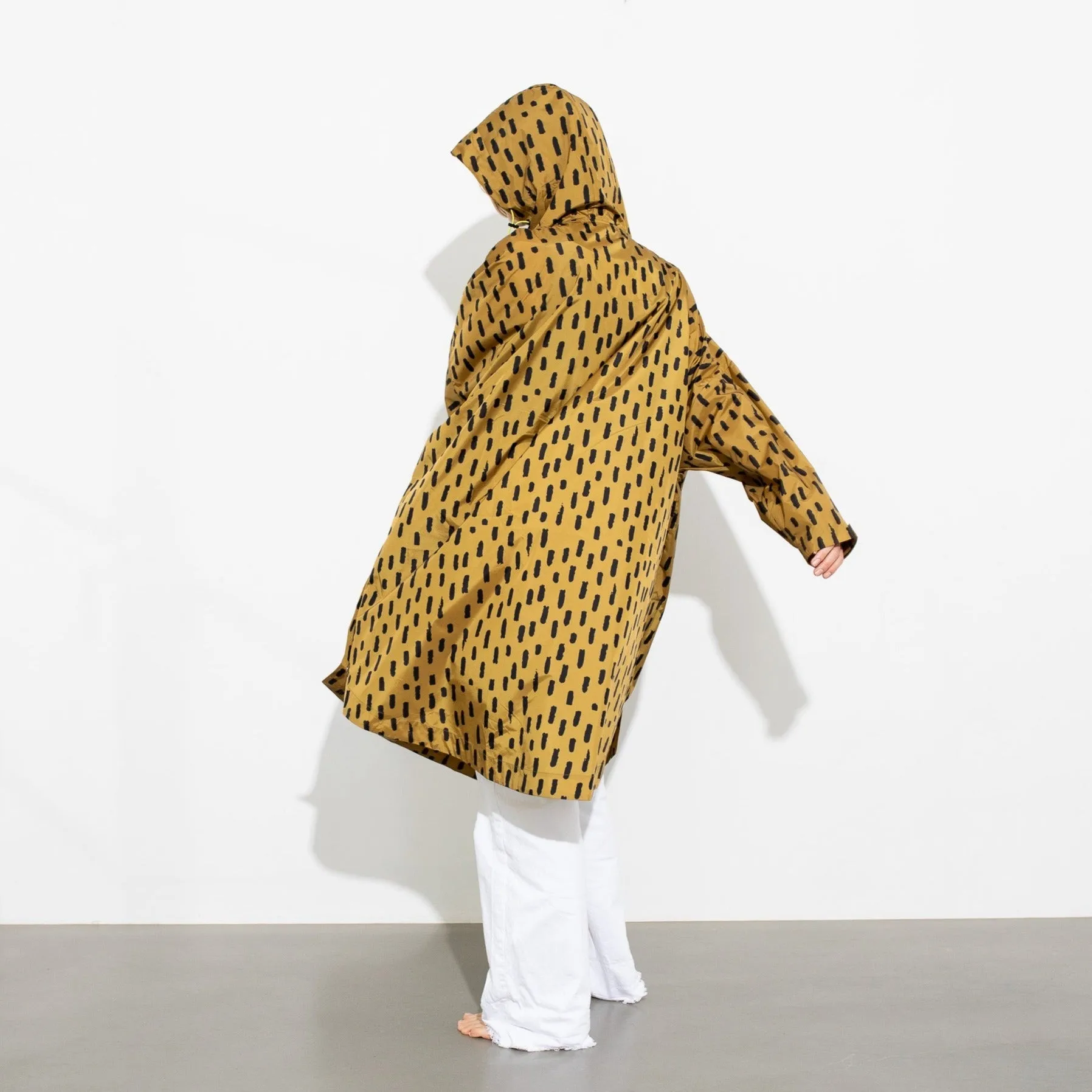 Raincoat drops mustard/black