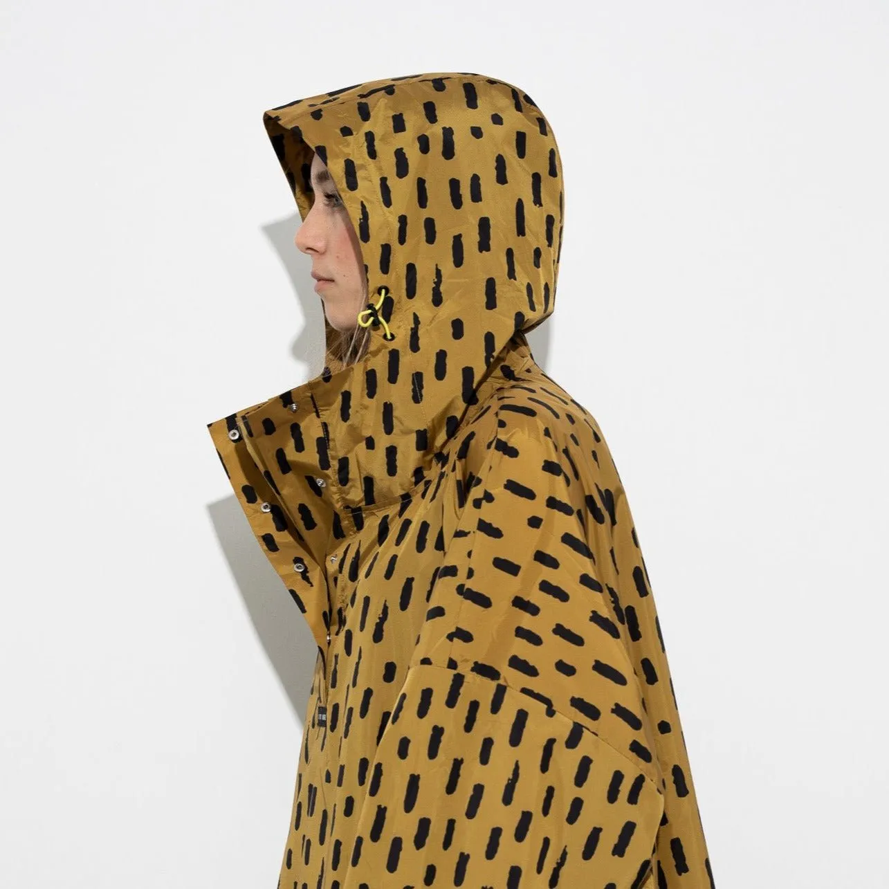 Raincoat drops mustard/black
