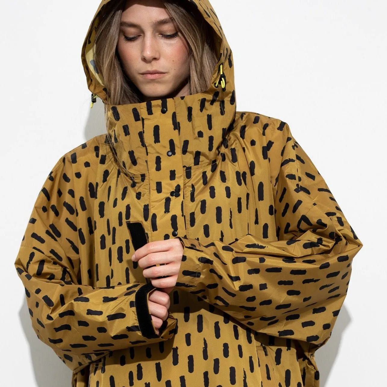 Raincoat drops mustard/black