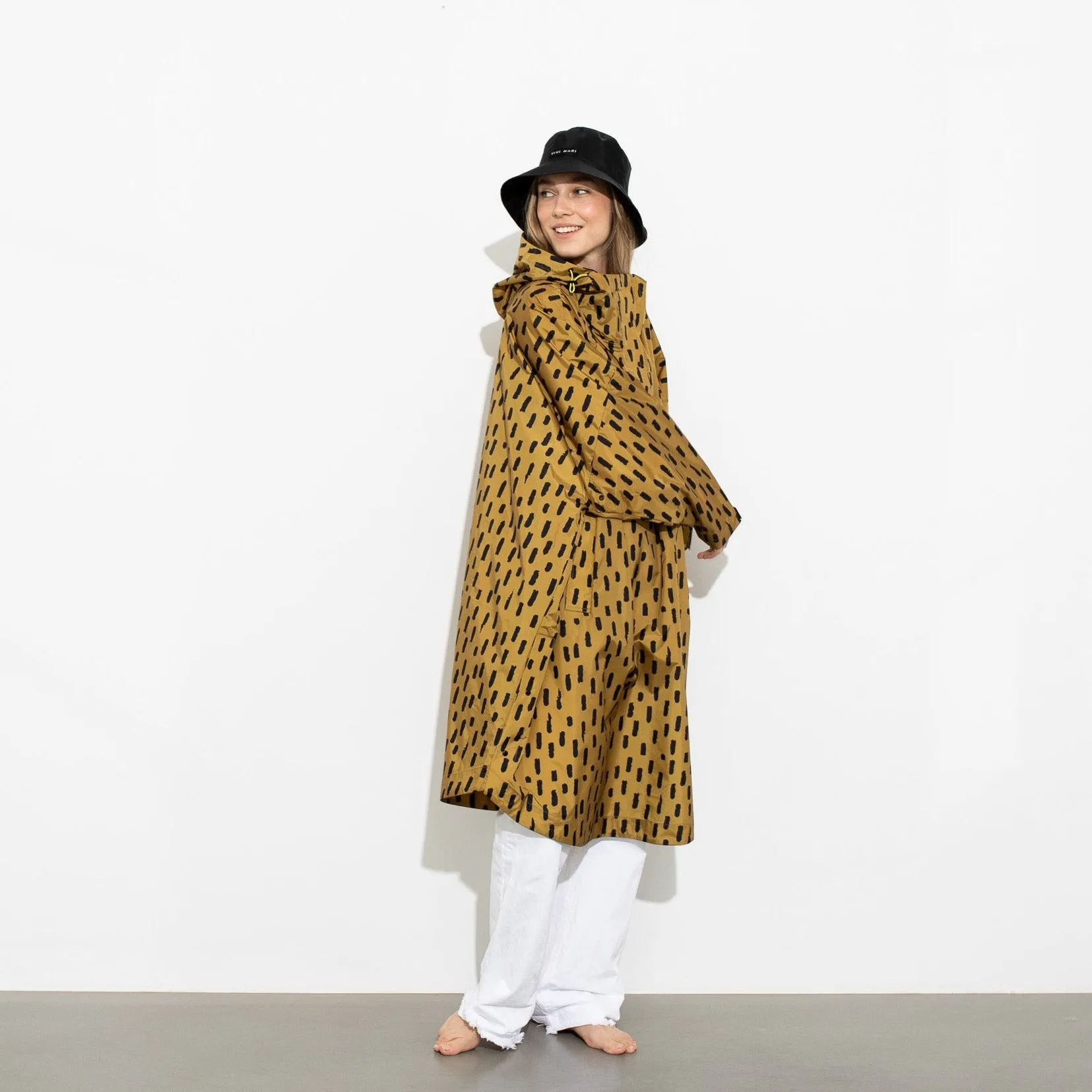 Raincoat drops mustard/black