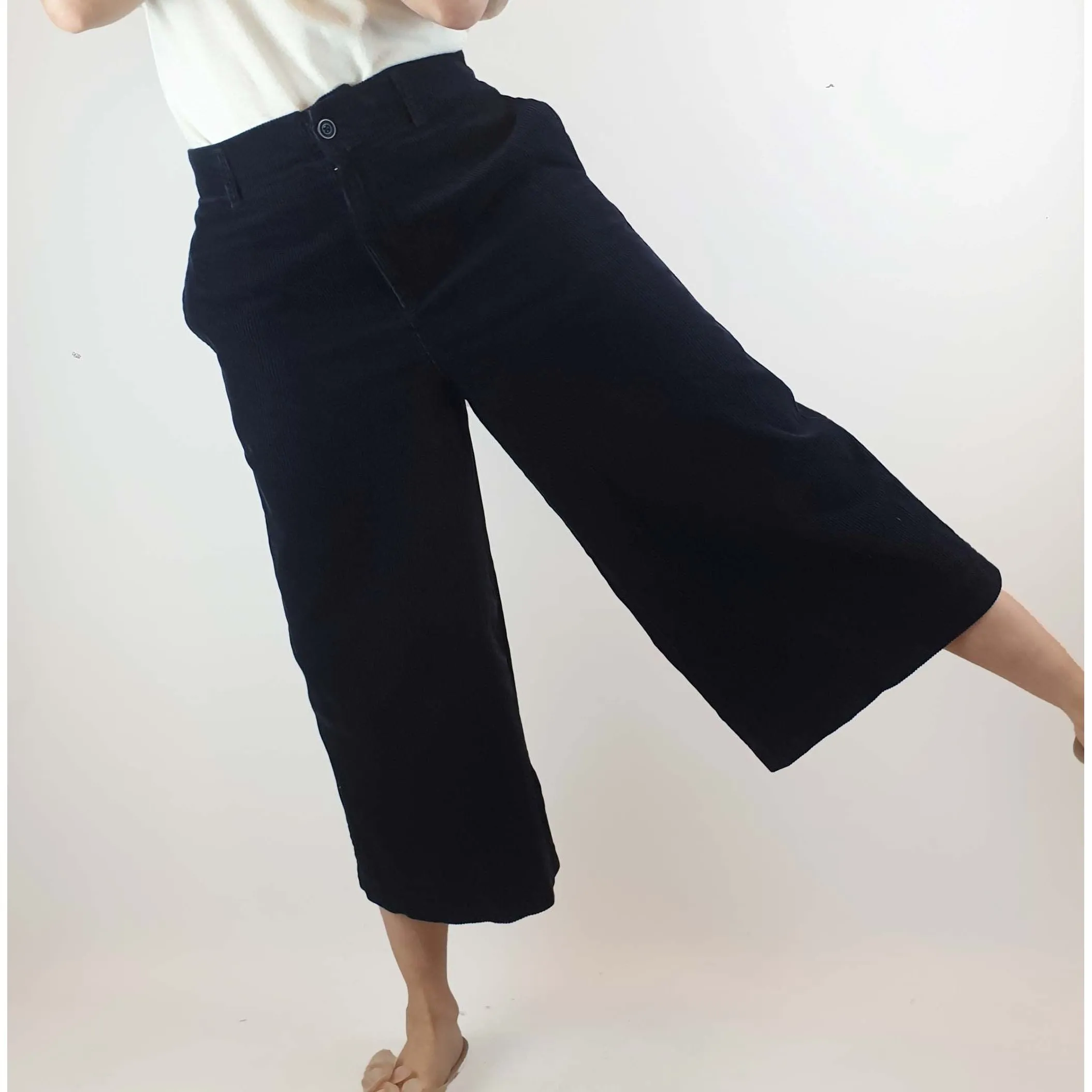 Uniqlo chunky navy cord wide leg pants with pockets size 28 (best fits size 10)