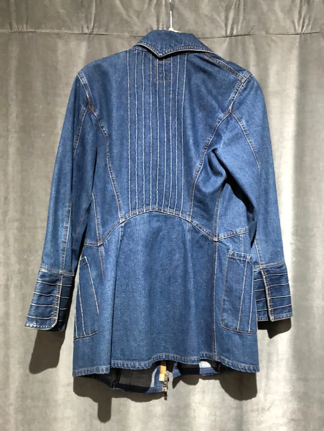 Vintage: Jeans de Christian Lacroix Dark Denim Button and Zippered Jacket