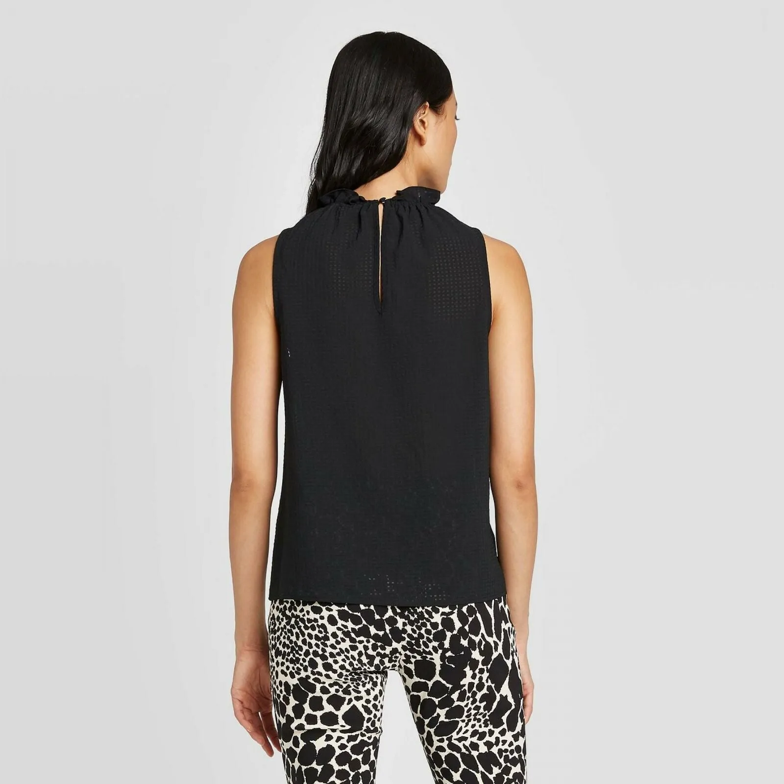 Who What Wear Women's Sleeveless Ruffle Neck Blouse
